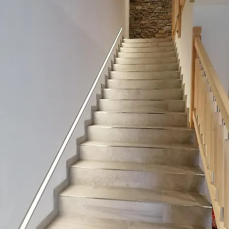 Alpen-appartement Auerhof شقة *